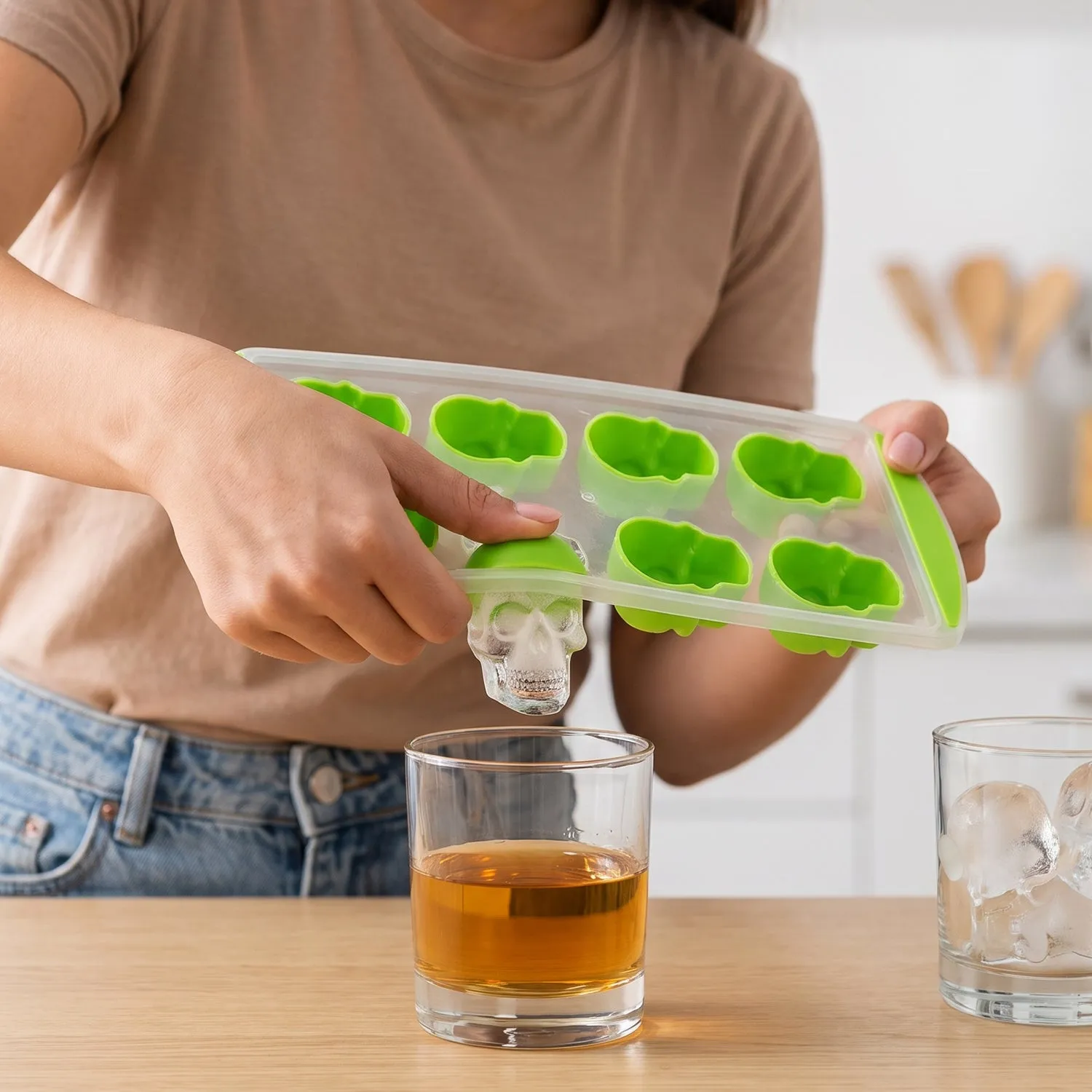 Plastic 8 Grid Ice Cube Tray with Lid Skull Shape Freezer Ice Mold (1 Pc) - Detailed Feature View 3