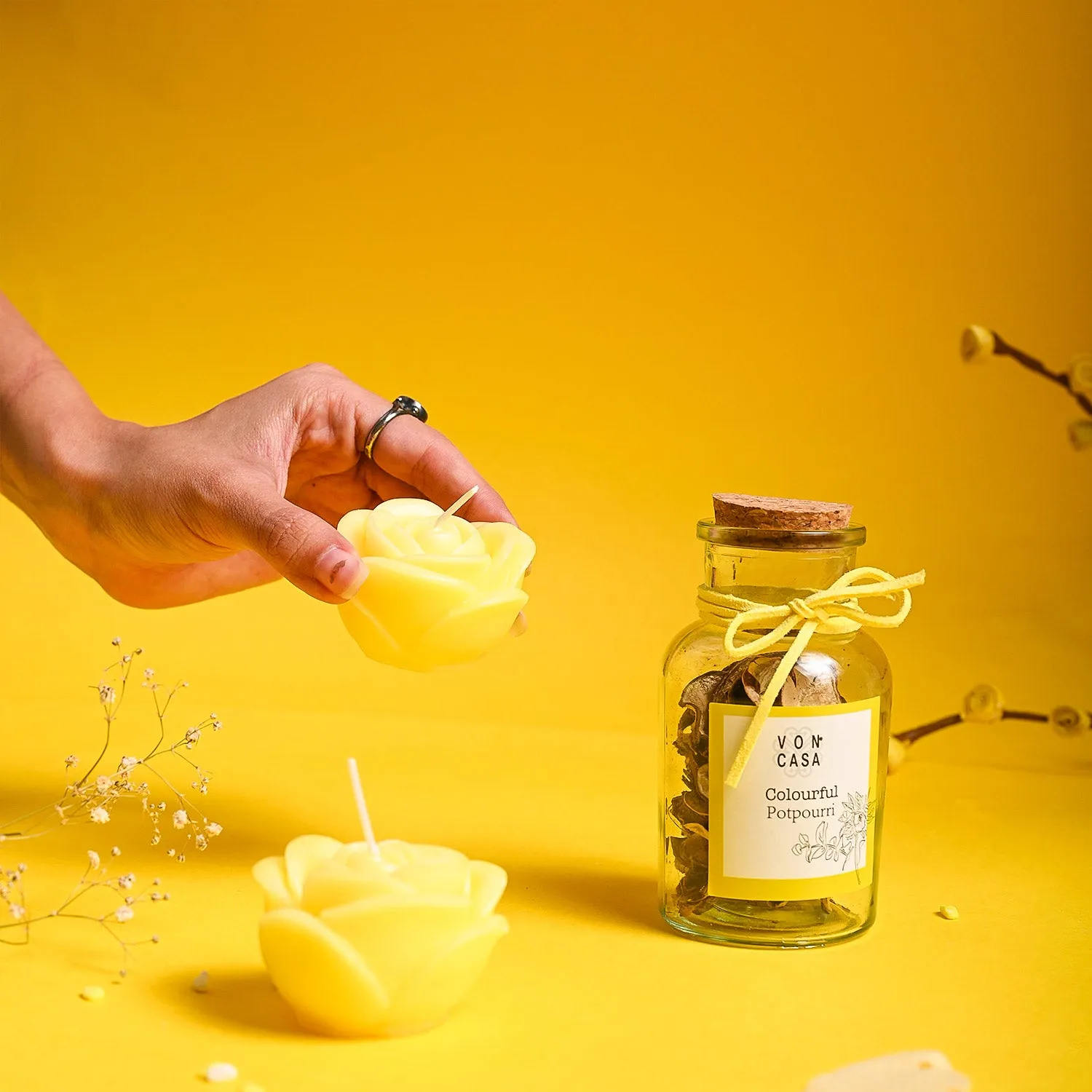 Lemon Rain Flower Candles & Potpourri Set - Detailed Feature View 2