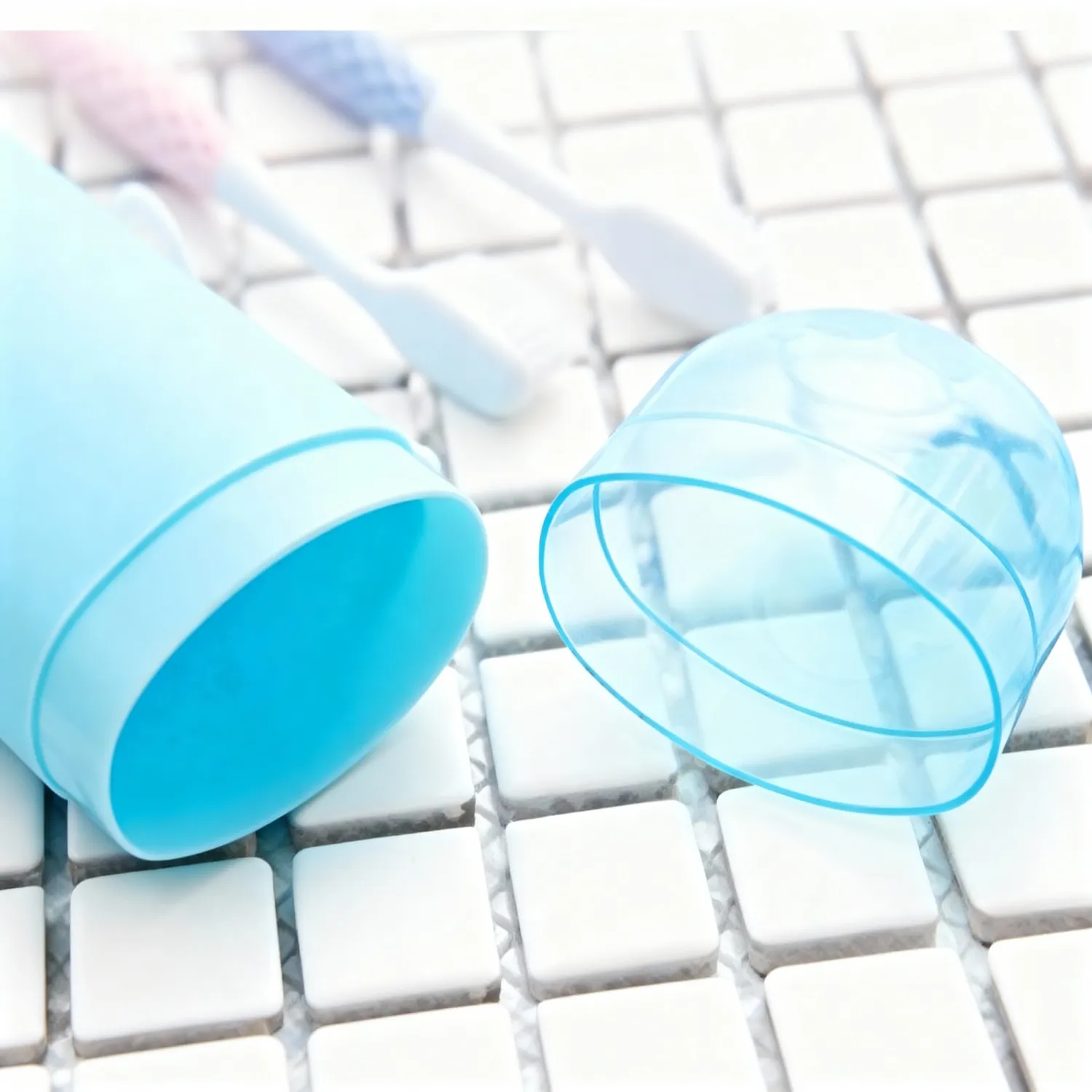 Portable Travel Toothbrush Storage Case – Durable & Lightweight Plastic Toothbrush Holder for Bathroom, Travel & Camping (Random color-Pack of 1) - Detailed Feature View 2