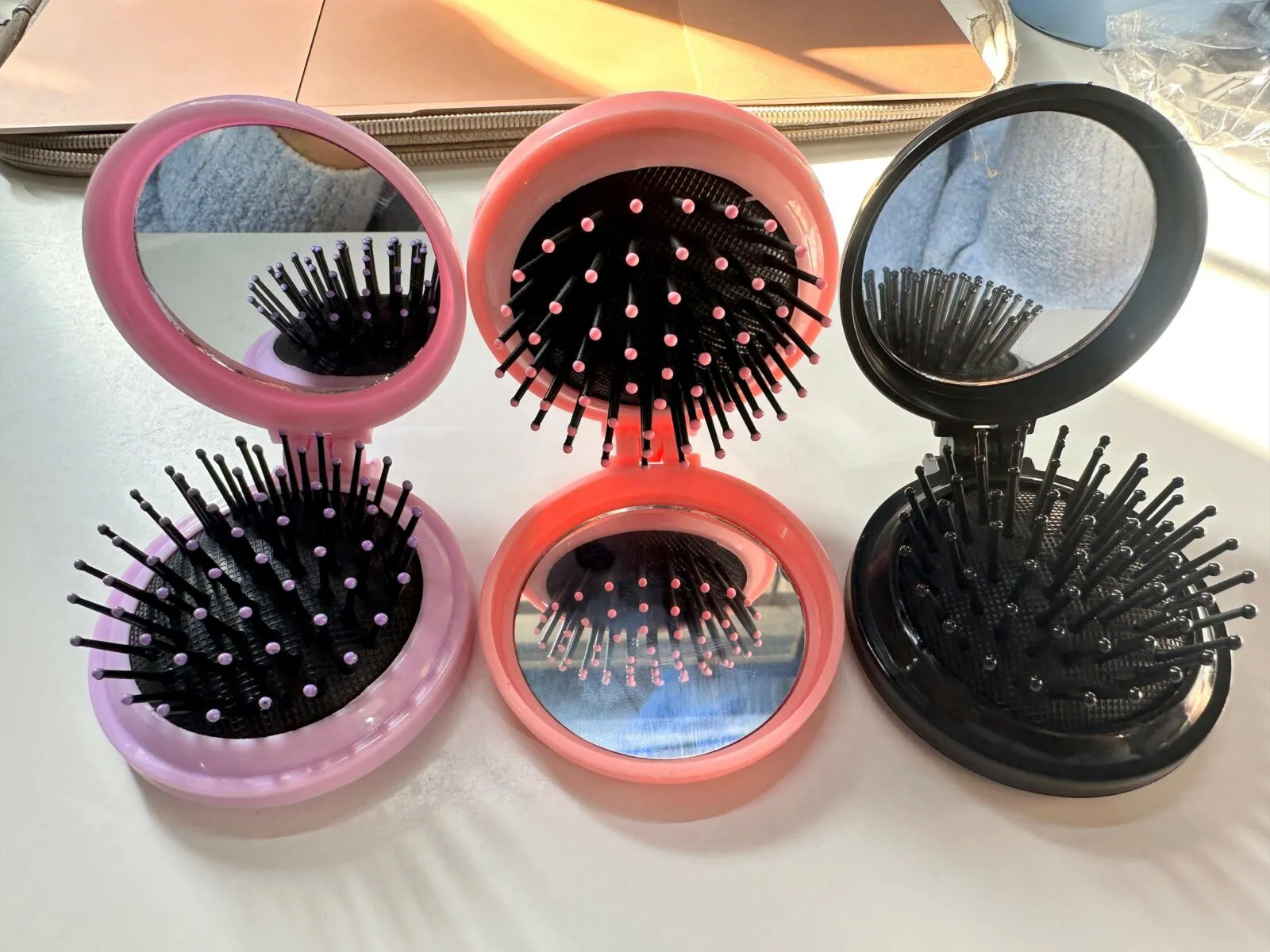 Foldable Hair Brush – Compact Travel Comb with Built-In Mirror - Detailed Feature View 9