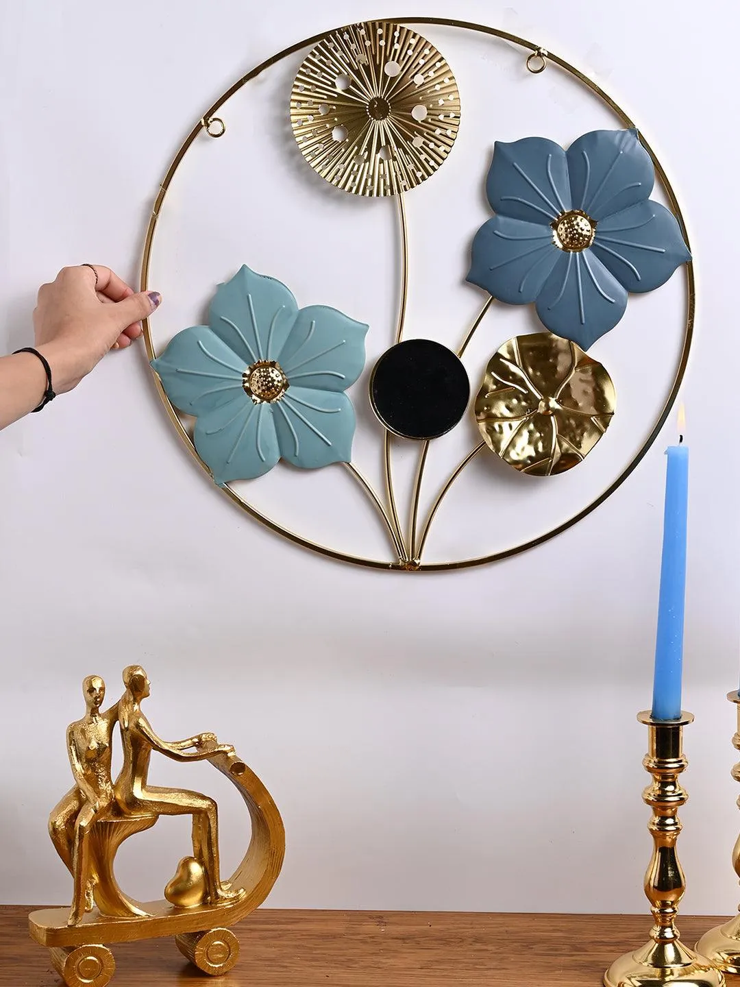 Radiant Sunflower - Round Wall Plaque - Detailed Feature View 1