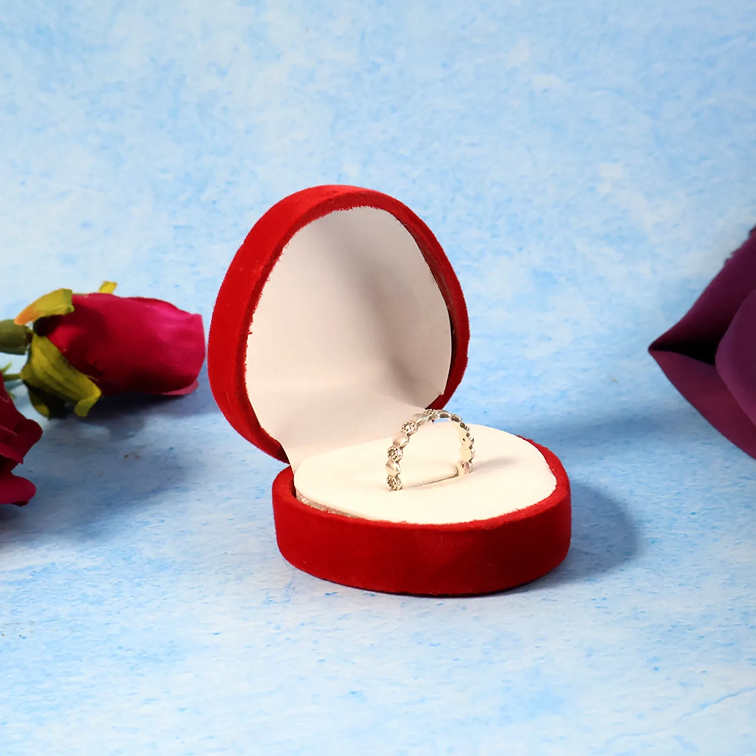 Heart-Shaped Velvet Jewellery Ring Box – Elegant Luxury Gift Case - Detailed Feature View 5
