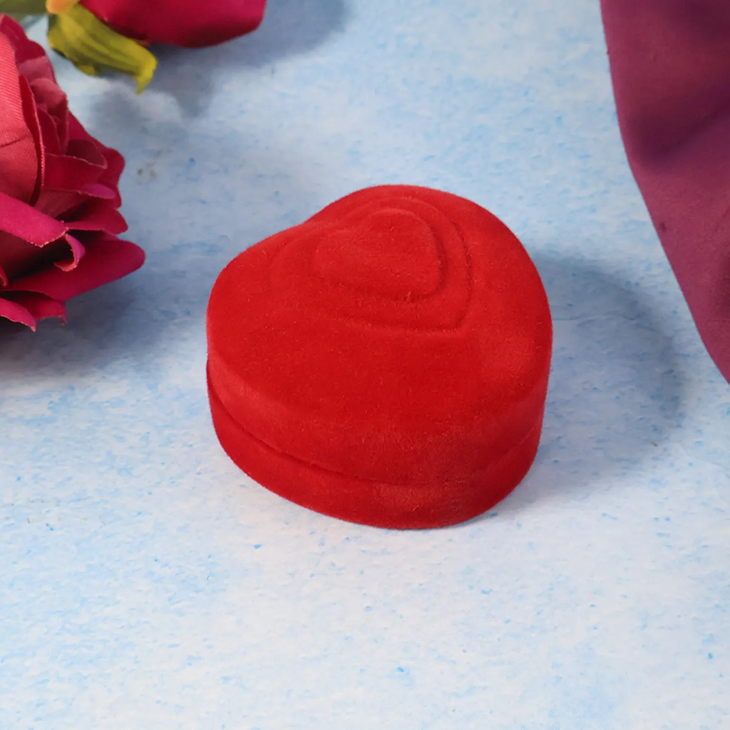 Heart-Shaped Velvet Jewellery Ring Box – Elegant Luxury Gift Case - Detailed Feature View 6