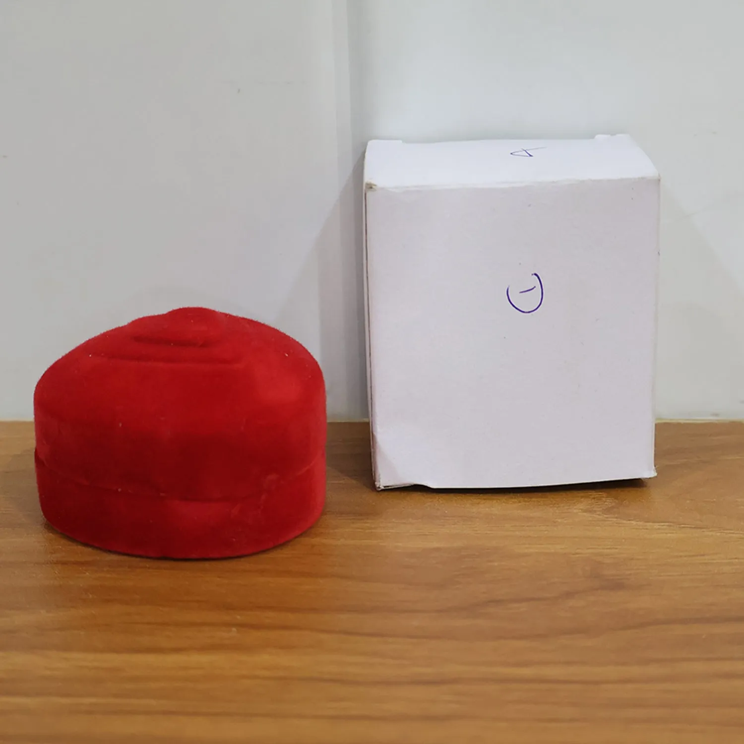 Heart-Shaped Velvet Jewellery Ring Box – Elegant Luxury Gift Case - Detailed Feature View 7