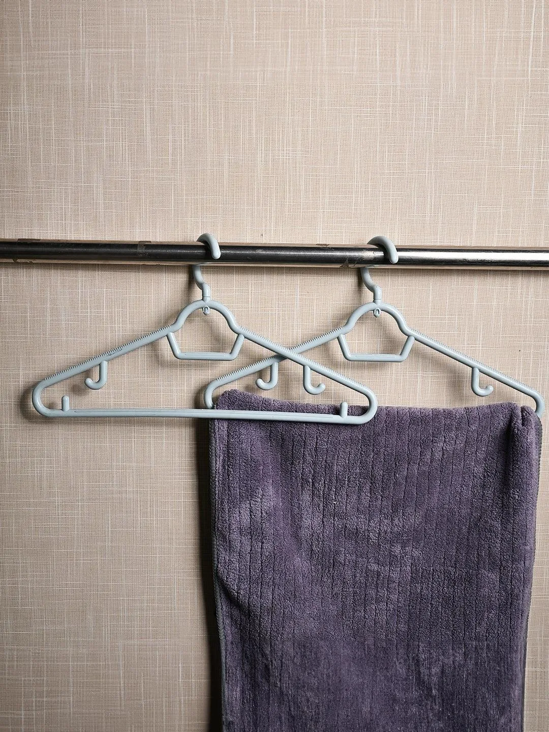 Solid Hangers, Turquoise, Plastic, Set of 4 - Detailed Feature View 1