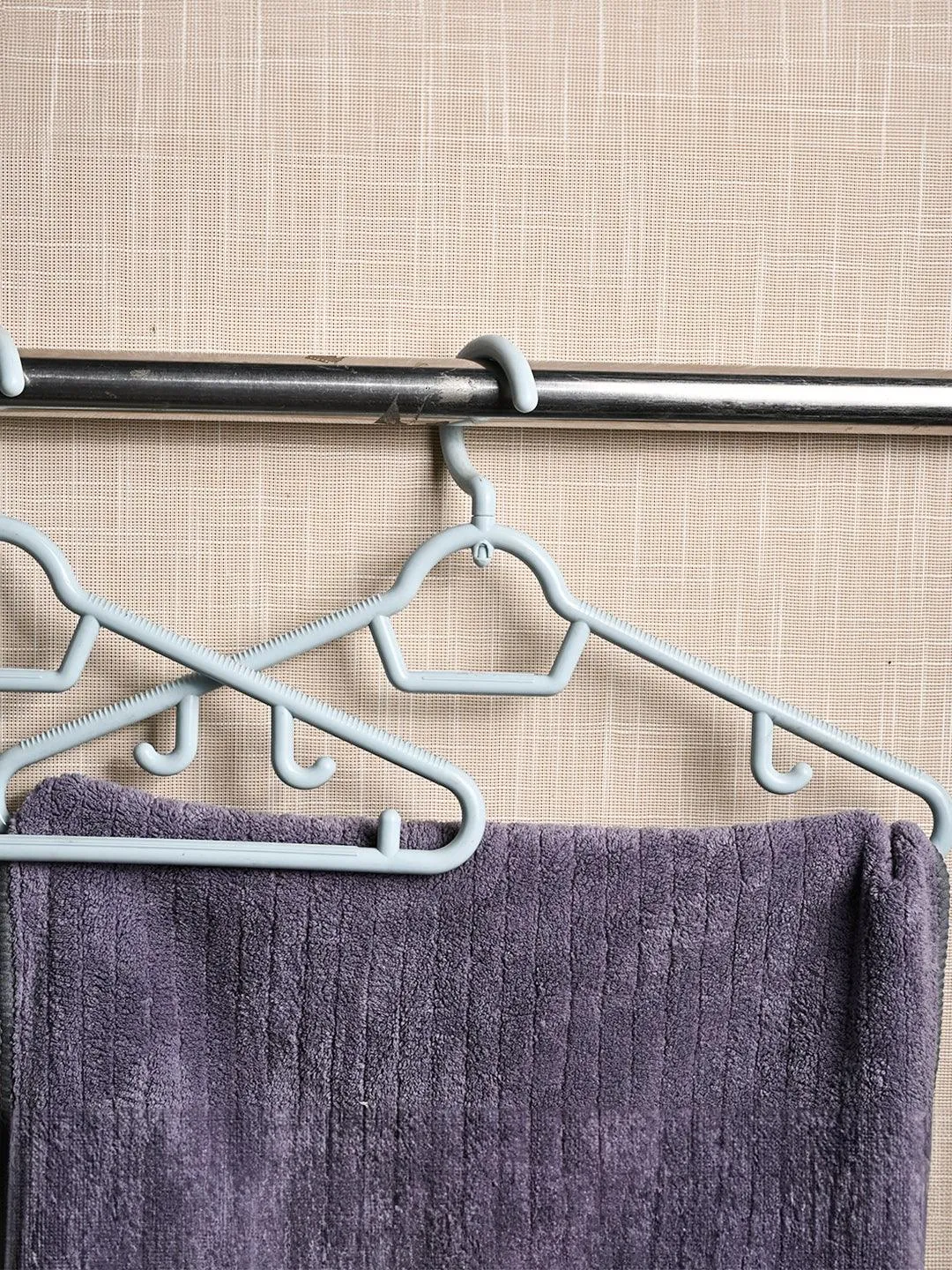 Solid Hangers, Turquoise, Plastic, Set of 4 - Detailed Feature View 2