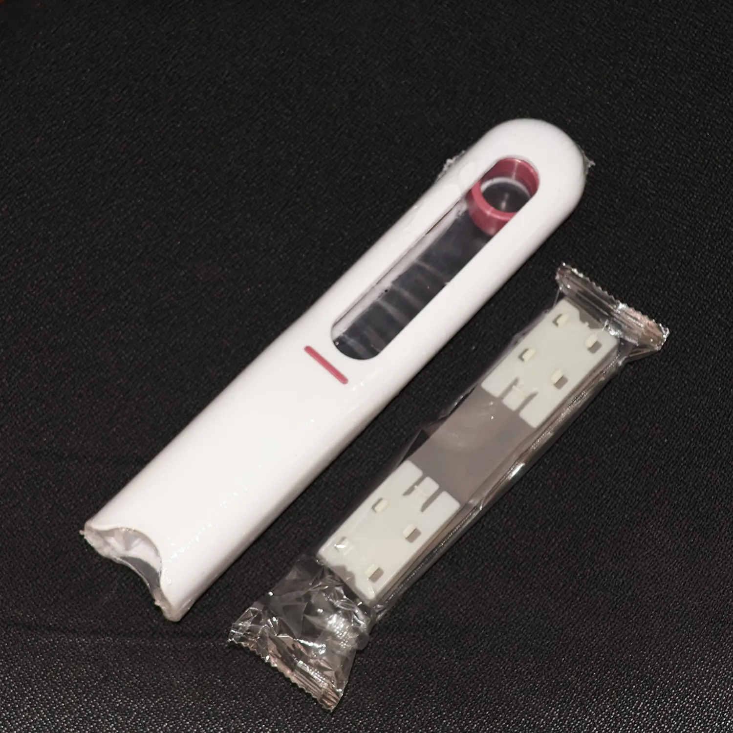 Silicone Wiper – 2-in-1 Streak-Free Window & Car Cleaner - Detailed Feature View 10