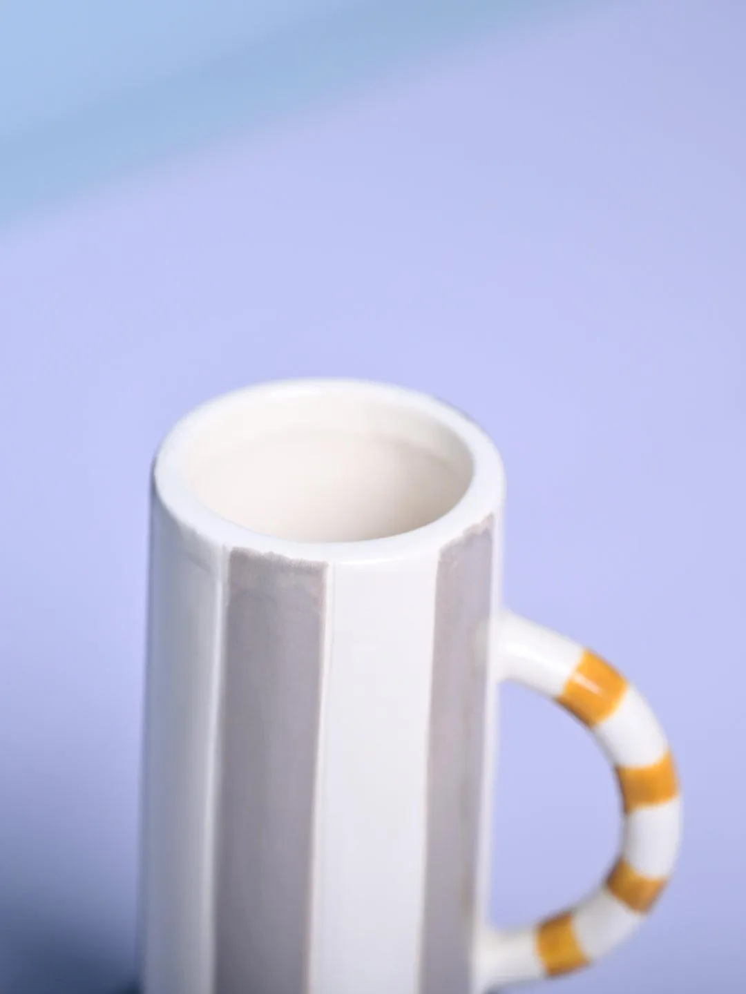 Stylish Blue Ceramic Vase - Detailed Feature View 4