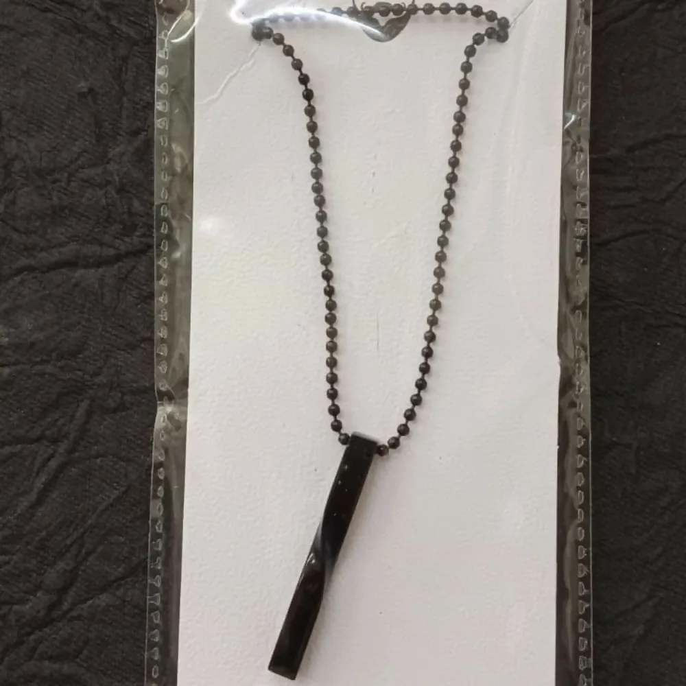 Black Twisted Bar Chain Pendant – Sleek Masculine Style - Detailed Feature View 4