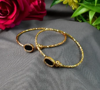 Golden Bangles – Elegant Timeless Design (1 Pair)