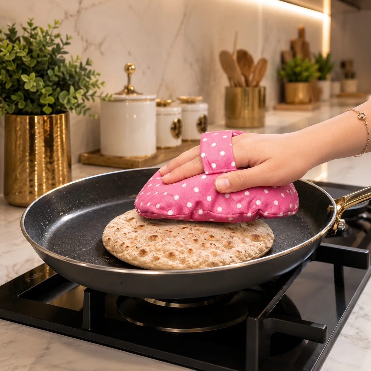 Premium Polka Dot Print Cotton Press Roti Cover | Reusable Chapati Warmer for Roti, Naan & Paratha (Pack of 1) - Buy Online at Alikart