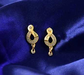 Teardrop Shaped Stud Earrings – Elegant Crystal Inlay Design