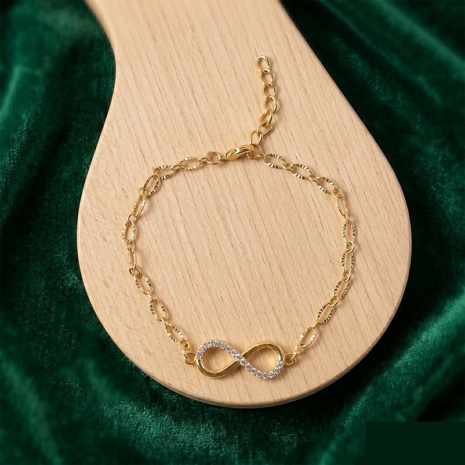 Gold Infinity Bracelet with Heart Charm – Elegant & Adjustable Fit - Detailed Feature View 1