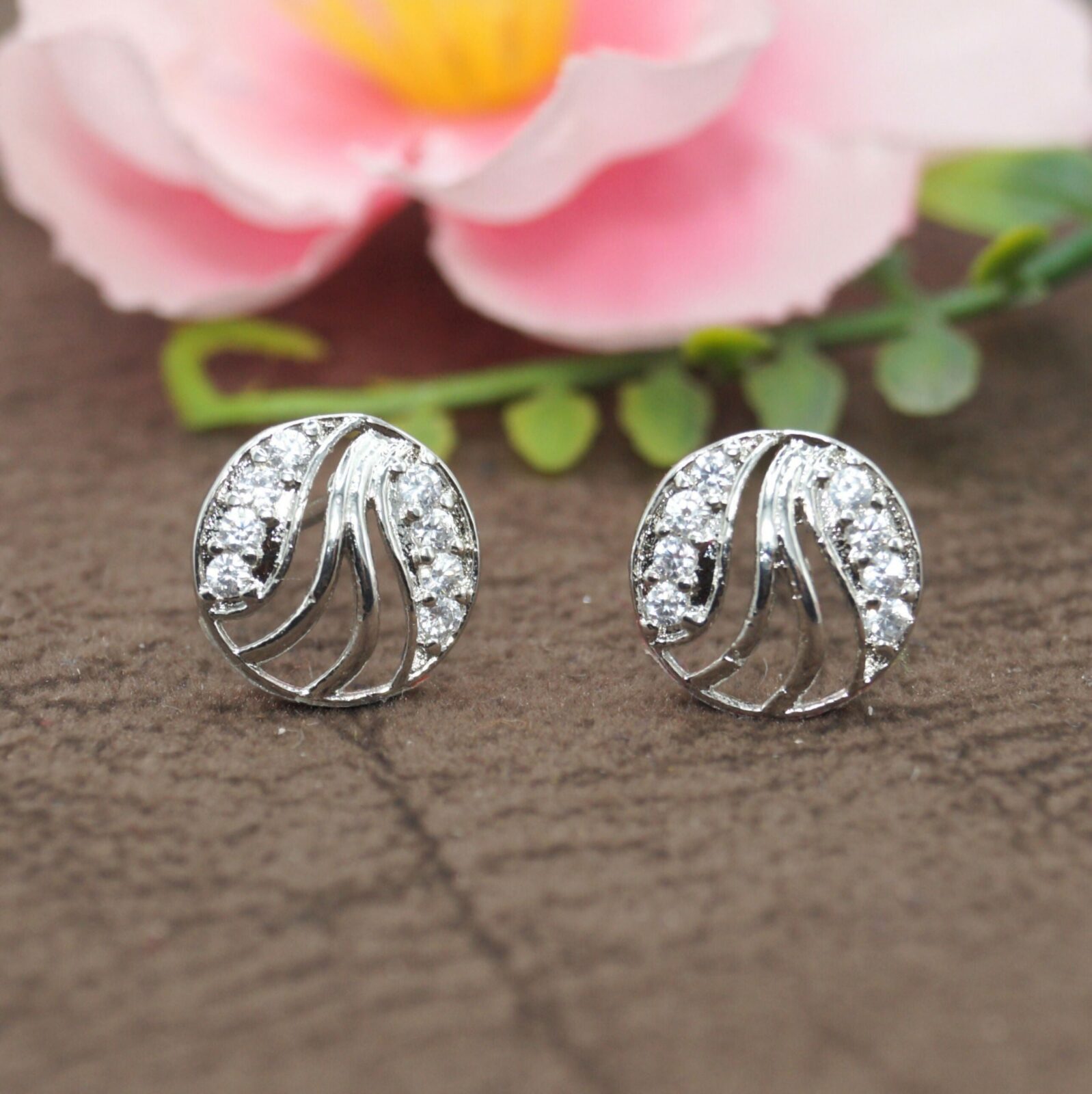 Silver-Plated Stud Earrings – Elegant Cubic Zirconia Sparkle
