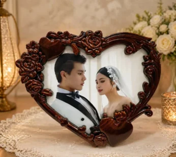 Vintage Heart-Shaped Photo Frame – Elegant Antique Finish Adds Charm