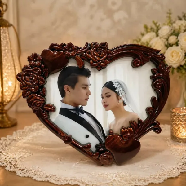 Vintage Heart-Shaped Photo Frame – Elegant Antique Finish Adds Charm
