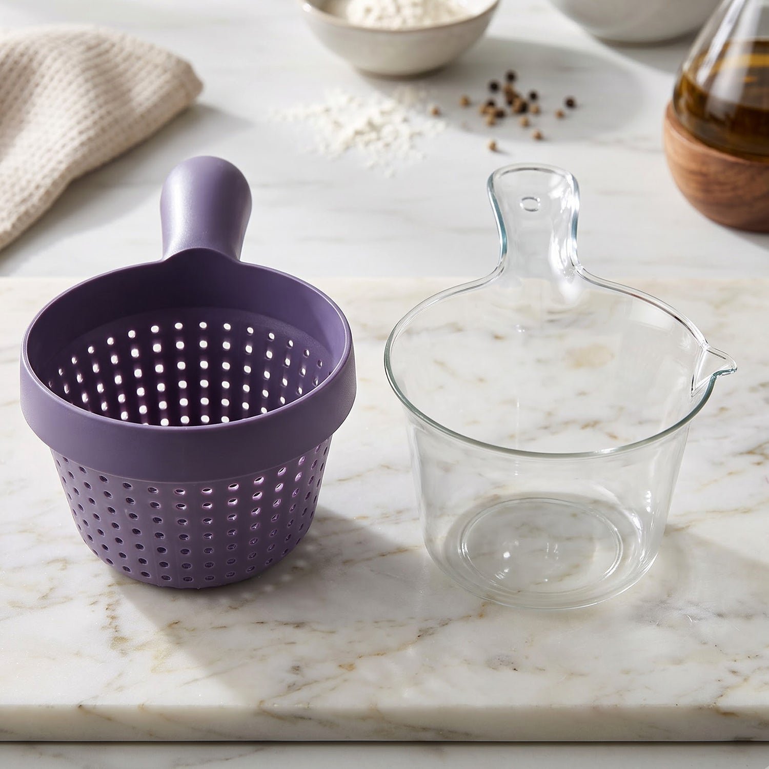 2-in-1 Kitchen Strainer Basket and Catch Bowl with Handle for Fruit and Vegetable Washing - Detailed Feature View 7