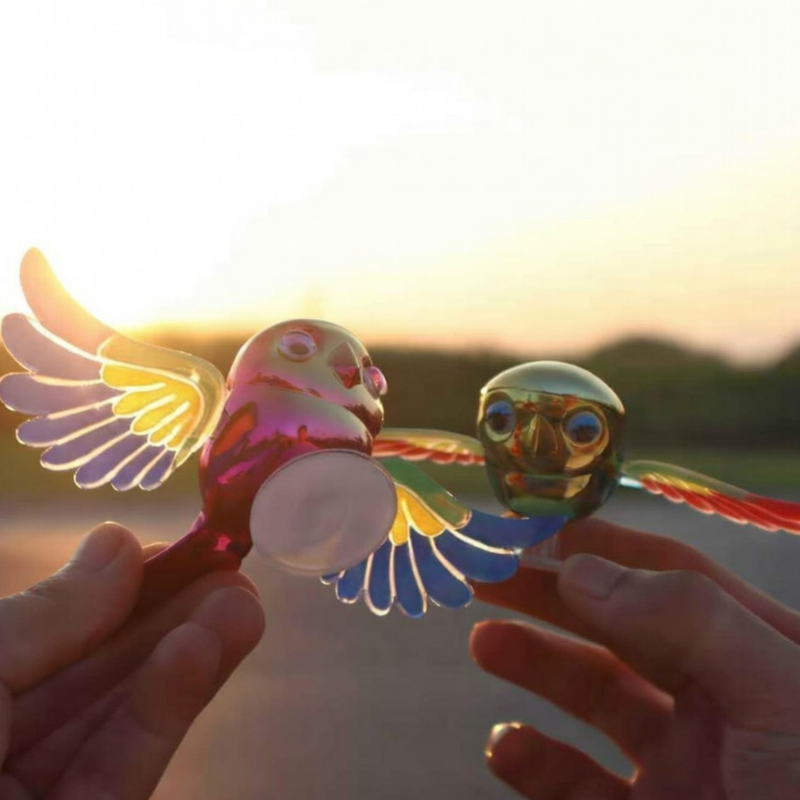 AeroMotion Wind-Powered Flying Bird Vehicle Ornament for Cars and Motorcycles - Random Color - Detailed Feature View 1