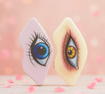 Chic Lip-Shaped Pocket Mirror with Mystical Eye Print – Portable Cosmetic Mirror