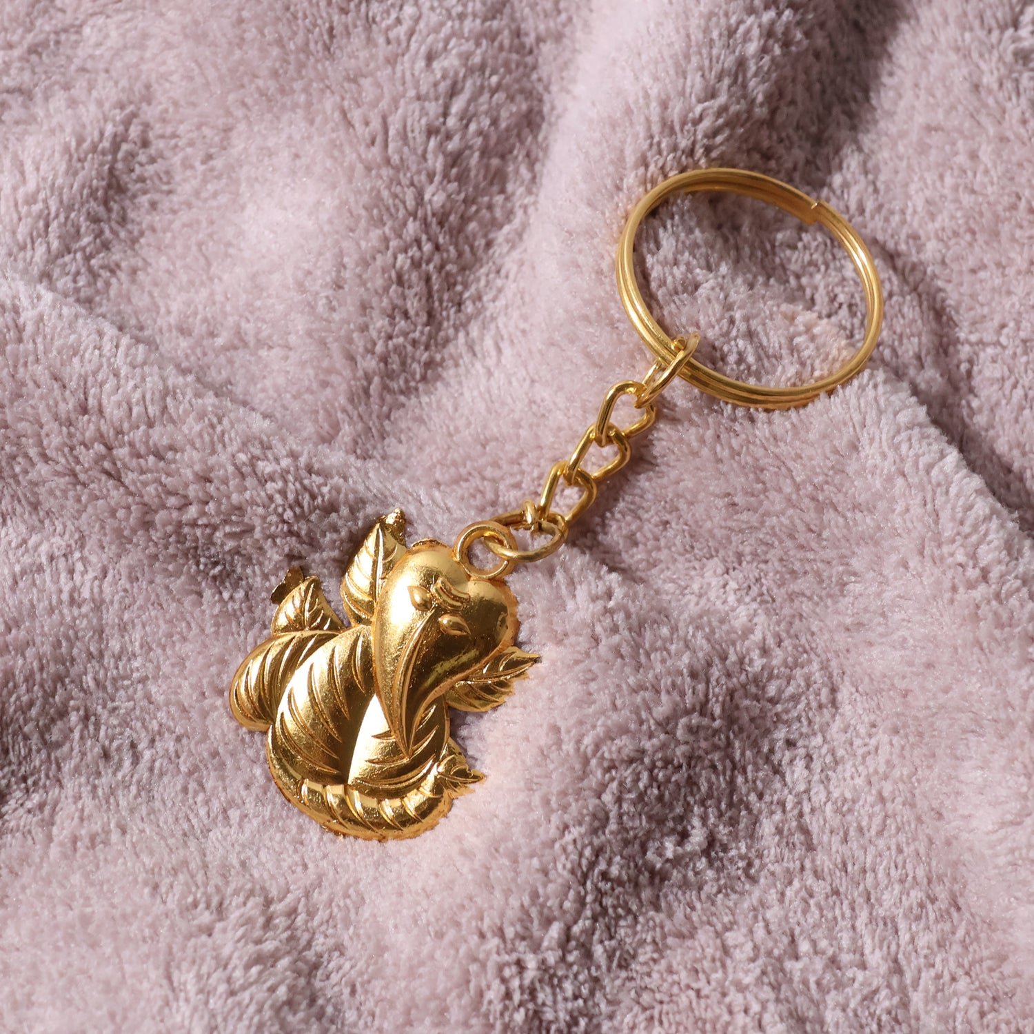 Ganesh Keychain – Durable Golden Leaf Design Accessory - Detailed Feature View 5