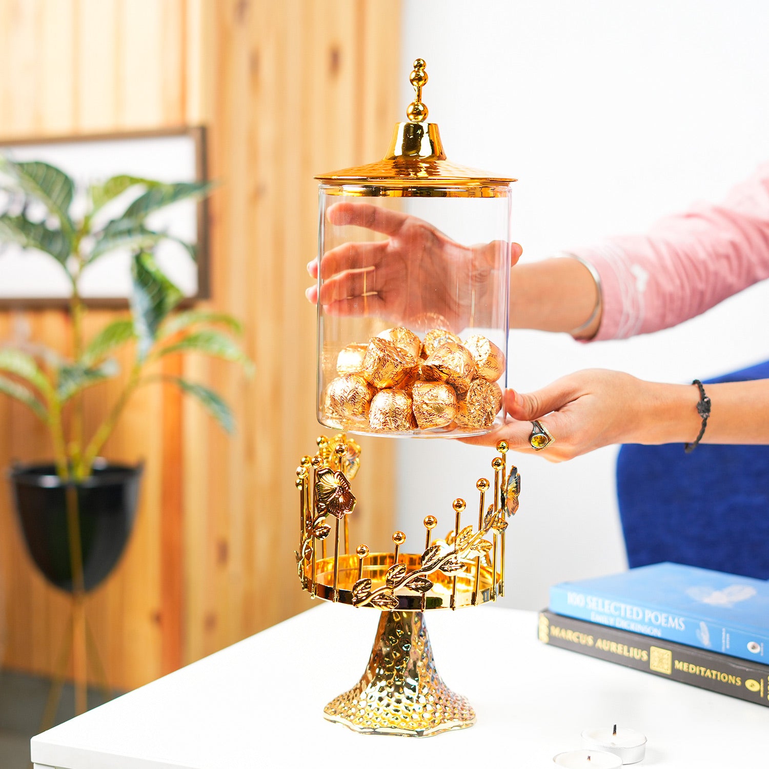 Glossy Golden Iron Candy Bowl (14.5 x 30.5cm) - Detailed Feature View 4