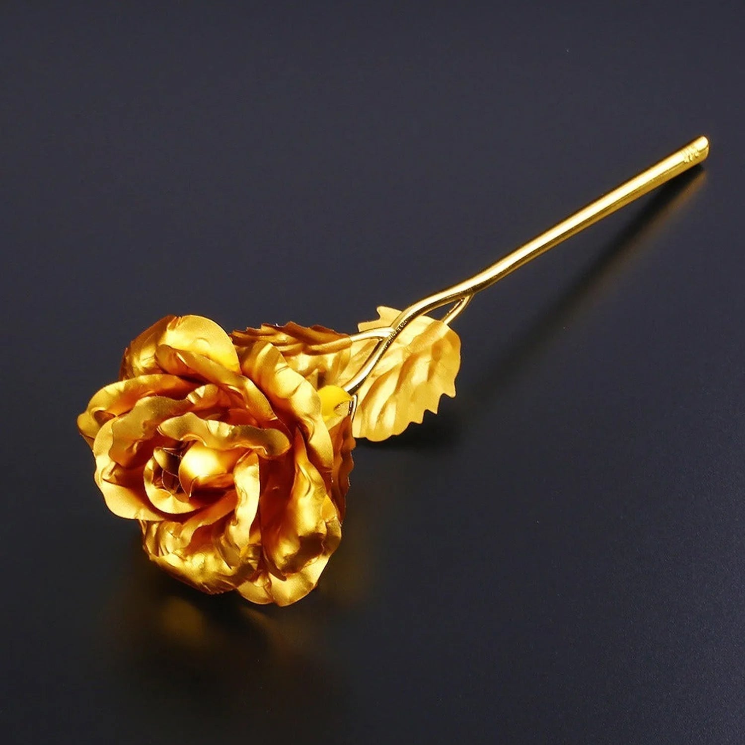 Heart Love Decorative Showpiece – Elegant Golden Rose Gift Set - Detailed Feature View 5