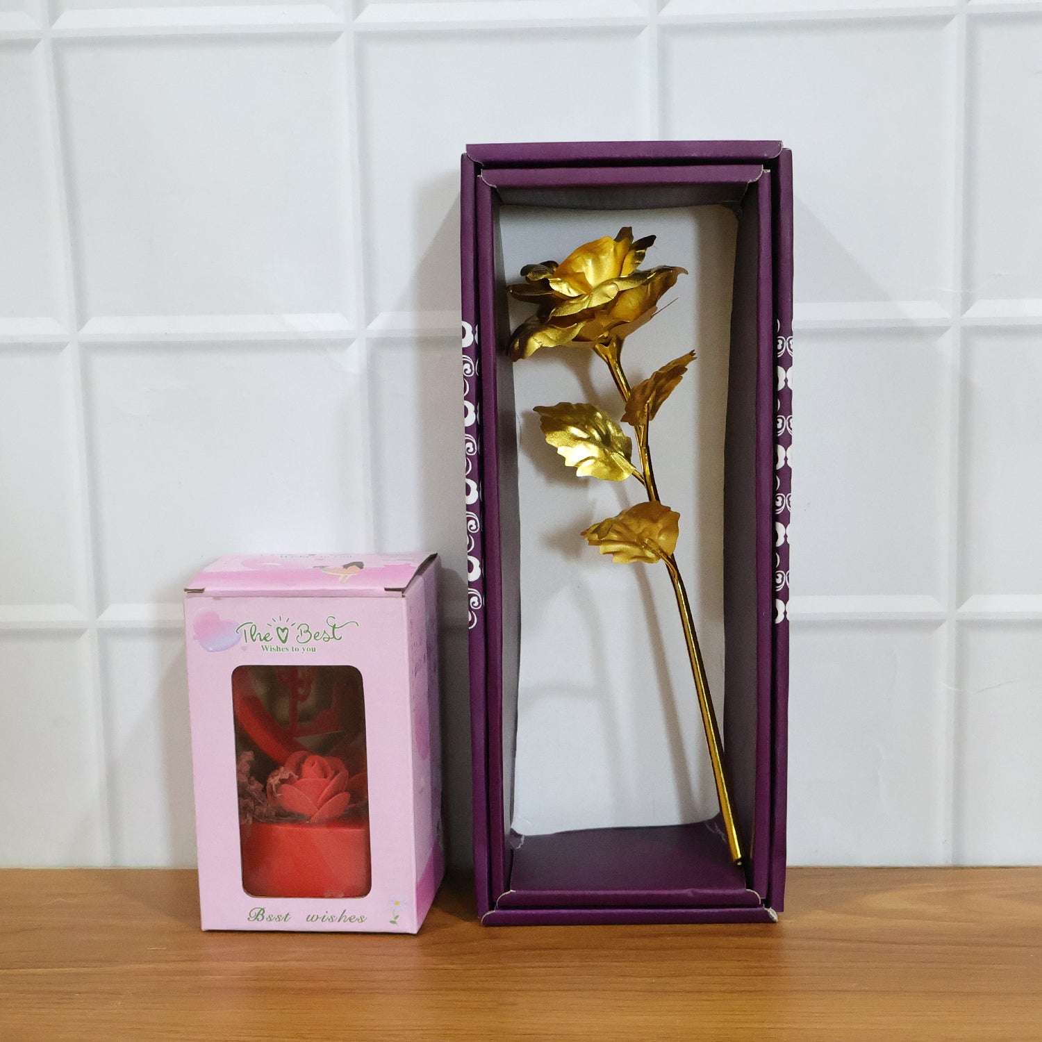 Heart Love Decorative Showpiece – Elegant Golden Rose Gift Set - Detailed Feature View 7