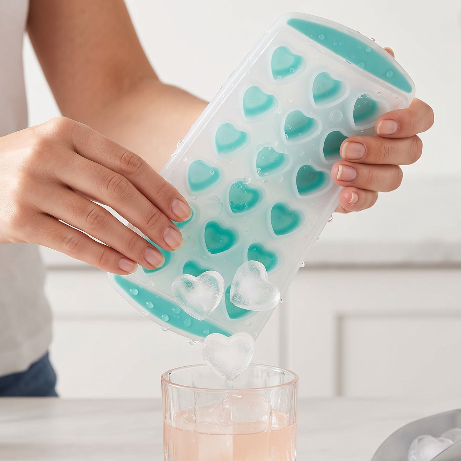 Heart Shape Plastic Ice Cube Tray with Easy Release for Freezer and Drinks (1 Pc) - Detailed Feature View 2