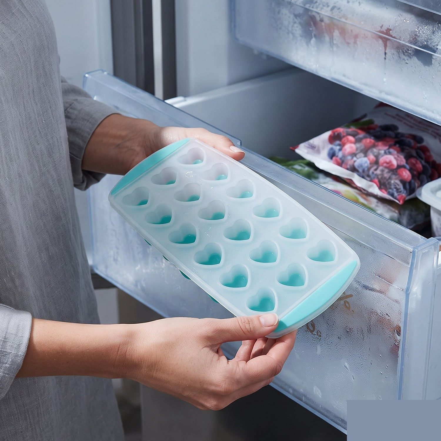Heart Shape Plastic Ice Cube Tray with Easy Release for Freezer and Drinks (1 Pc) - Detailed Feature View 6