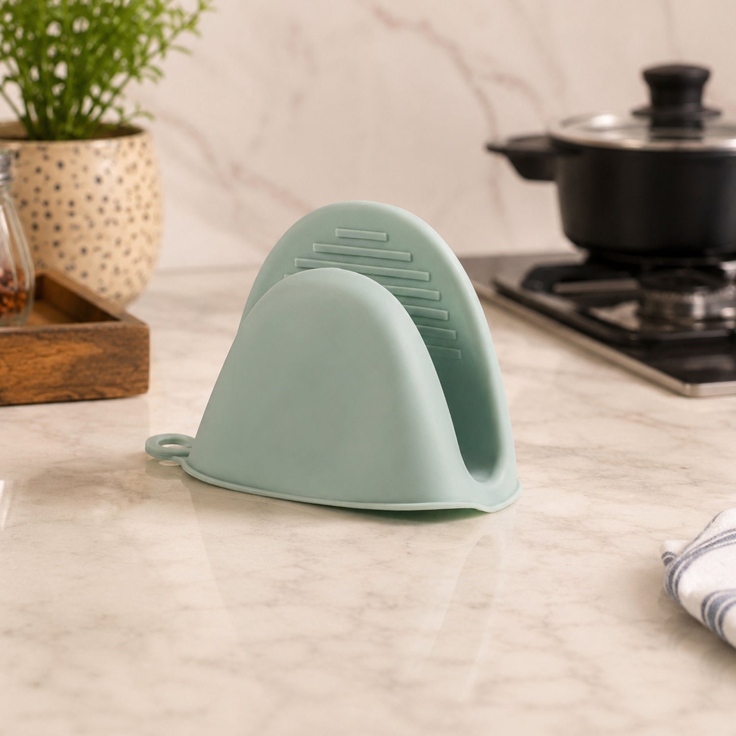 Heat-Resistant Silicone Pinch Pot Holder with Anti-Slip Grip (Single Piece) - Detailed Feature View 2