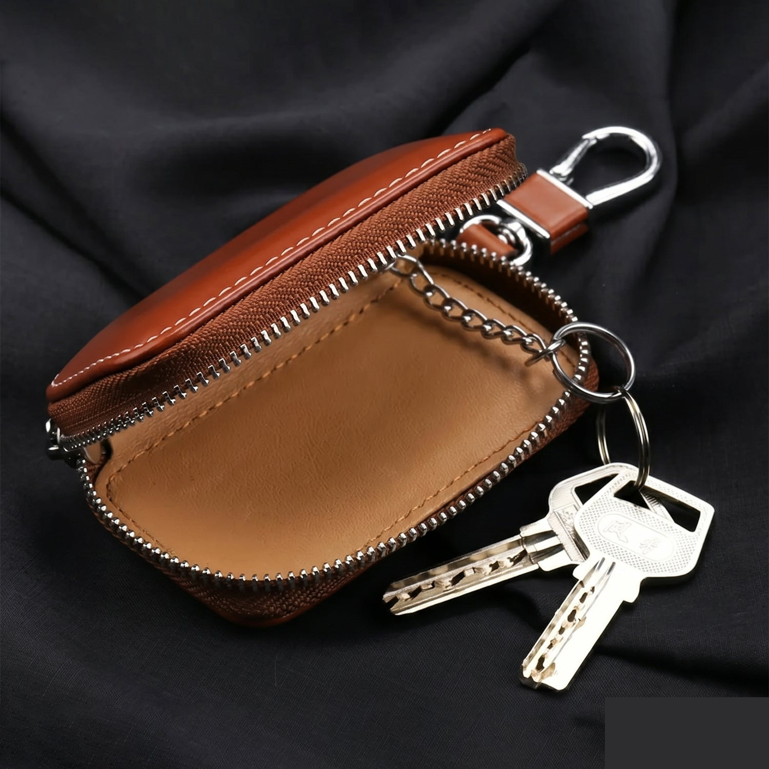 Leather Car Key Case – Compact & Stylish with Secure Closure - Detailed Feature View 3