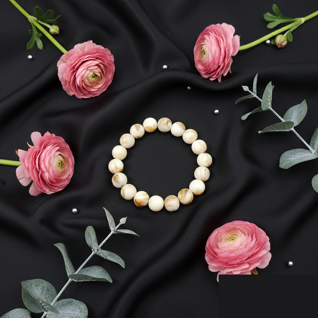 Marble Finish Beaded Elastic Bracelet – Elegant White & Beige Design - Detailed Feature View 2