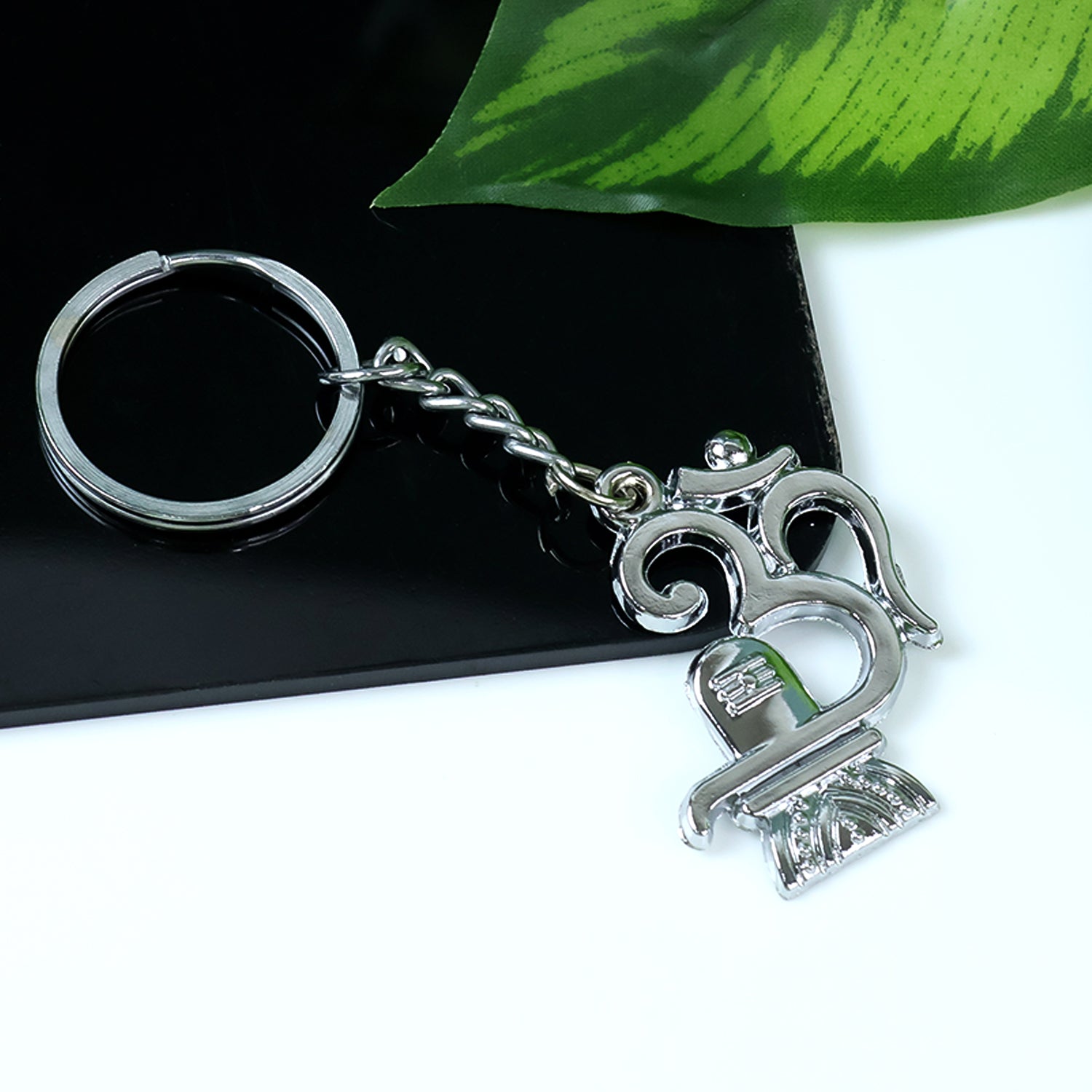 Om Shivling Metal Keychain – Durable Spiritual Pocket Charm - Detailed Feature View 3
