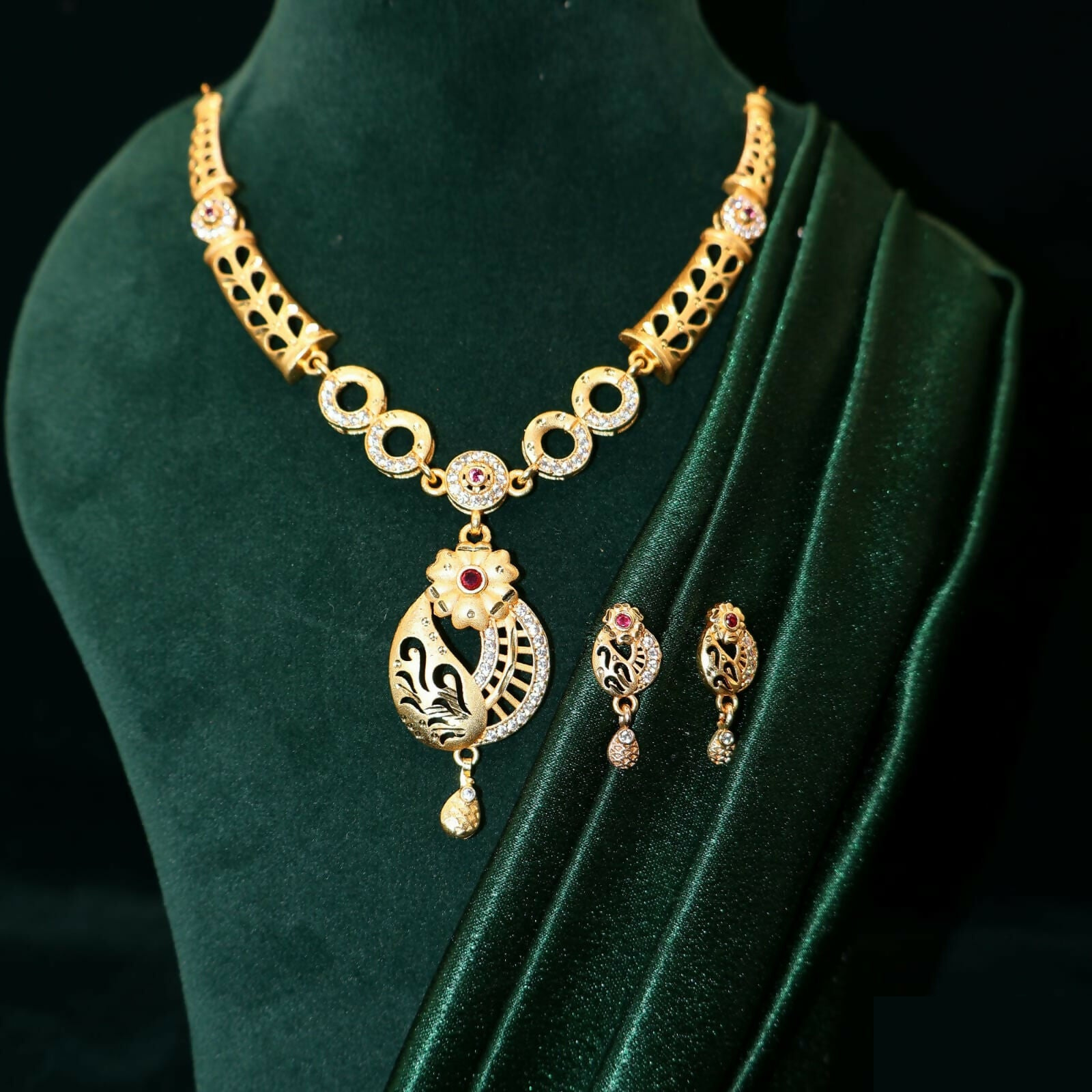Radiant Gold-Plated Teardrop Floral Lattice Necklace Set with American Diamonds - Detailed Feature View 4