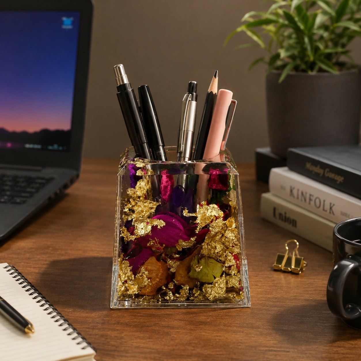 Resin Flower Pen Stand – Elegant Desk Organizer for Office & Home - Detailed Feature View 1