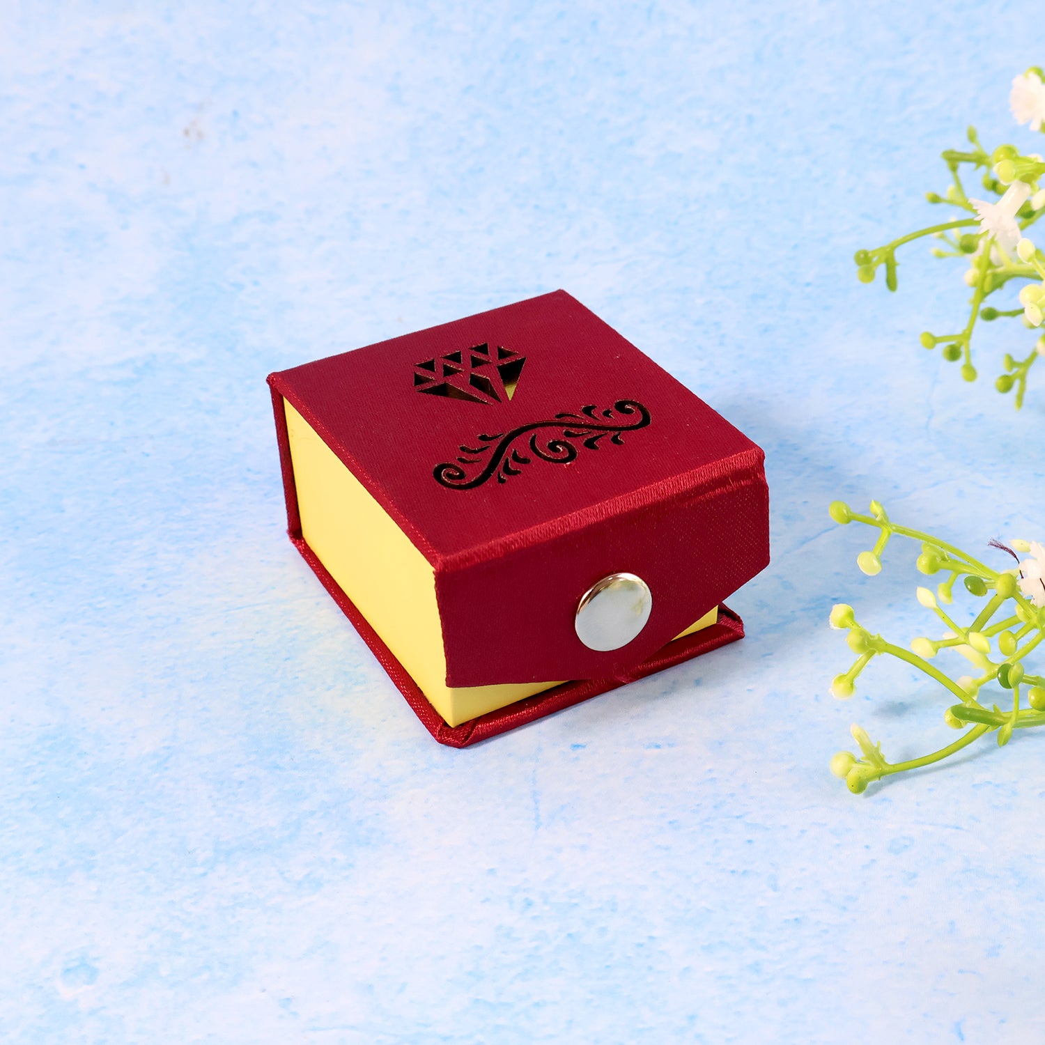 Ring Gift Box – Premium Elegant Presentation with Velvet Cushion - Detailed Feature View 2