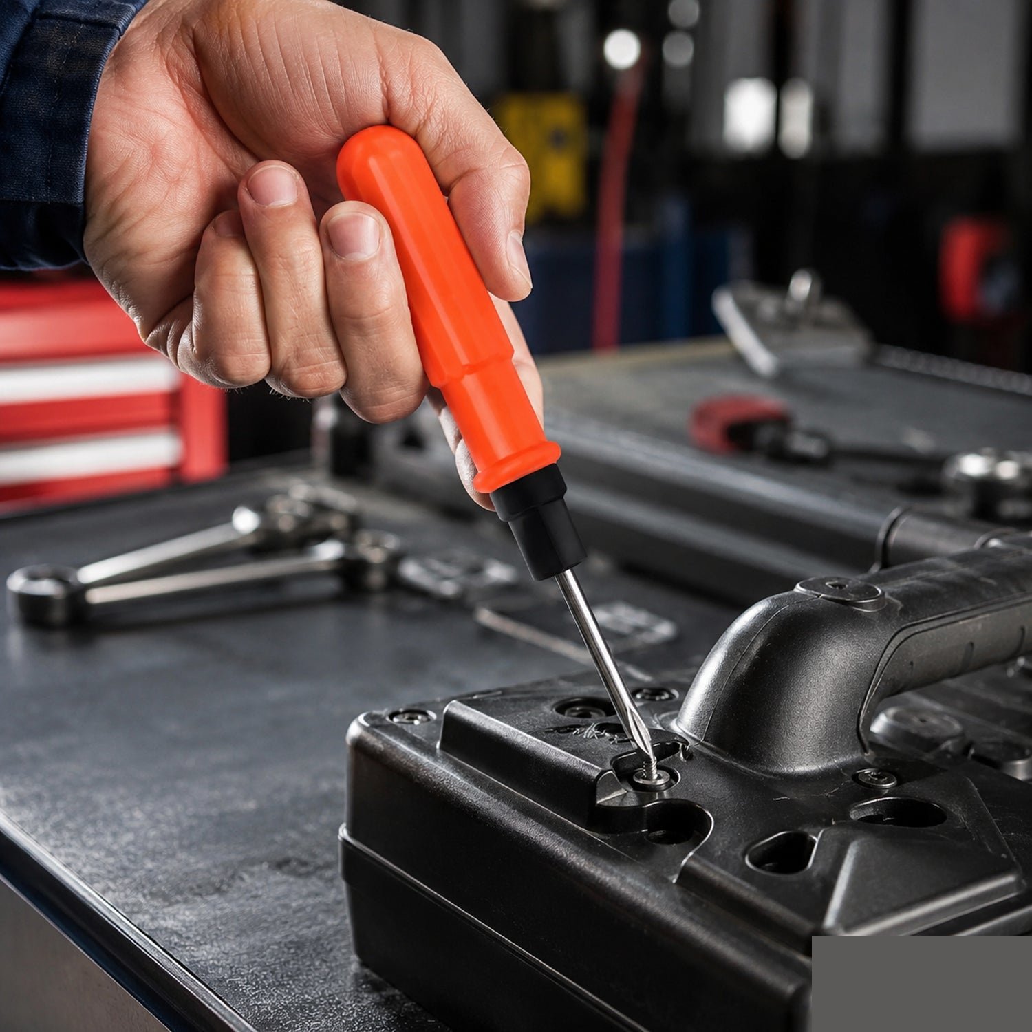 Small 2 in 1 screwdriver – Reversible flathead and Phillips tool for home & work - Detailed Feature View 7