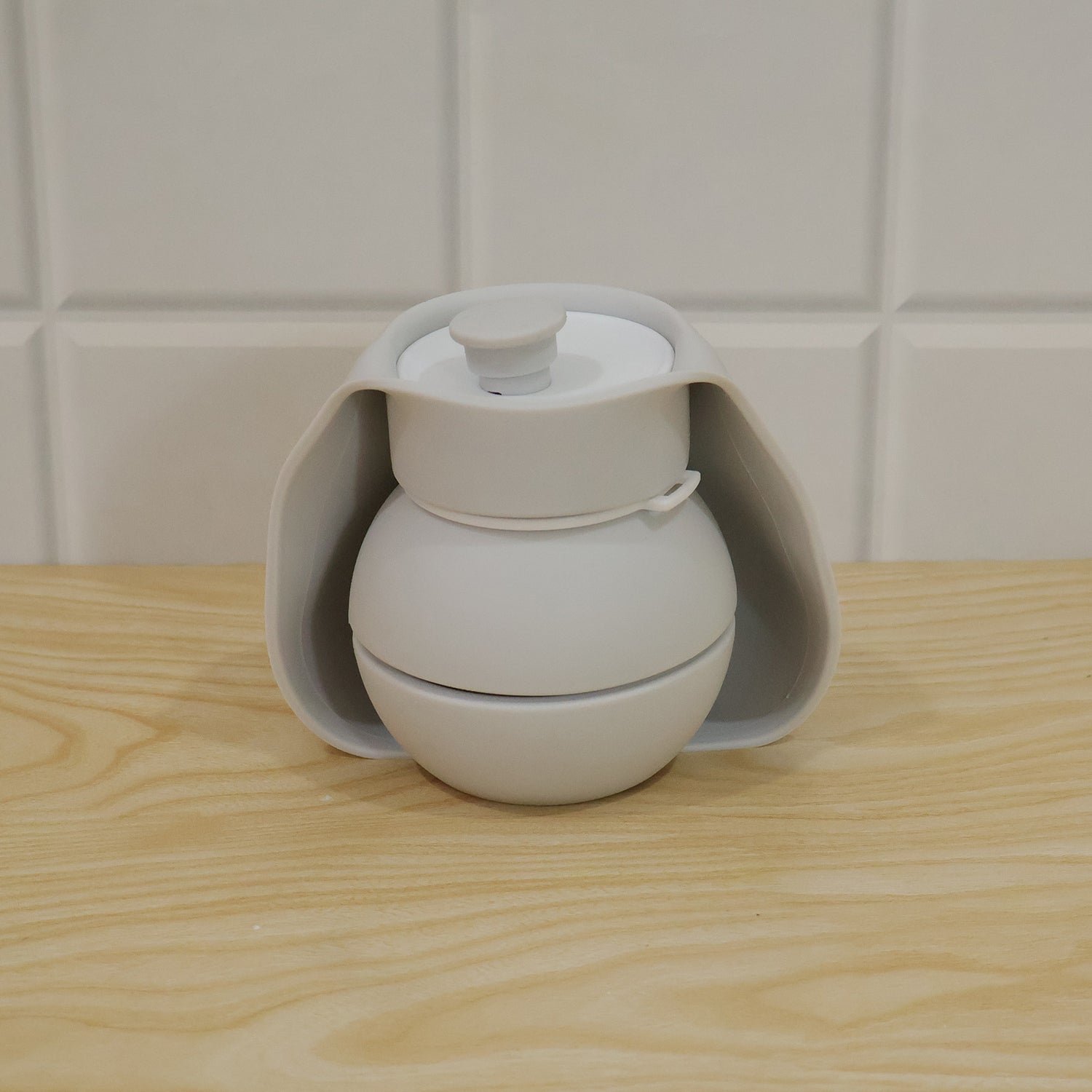 Travel-Friendly 2-in-1 Portable Pet Water Bottle and Folding Feeding Bowl - Detailed Feature View 7