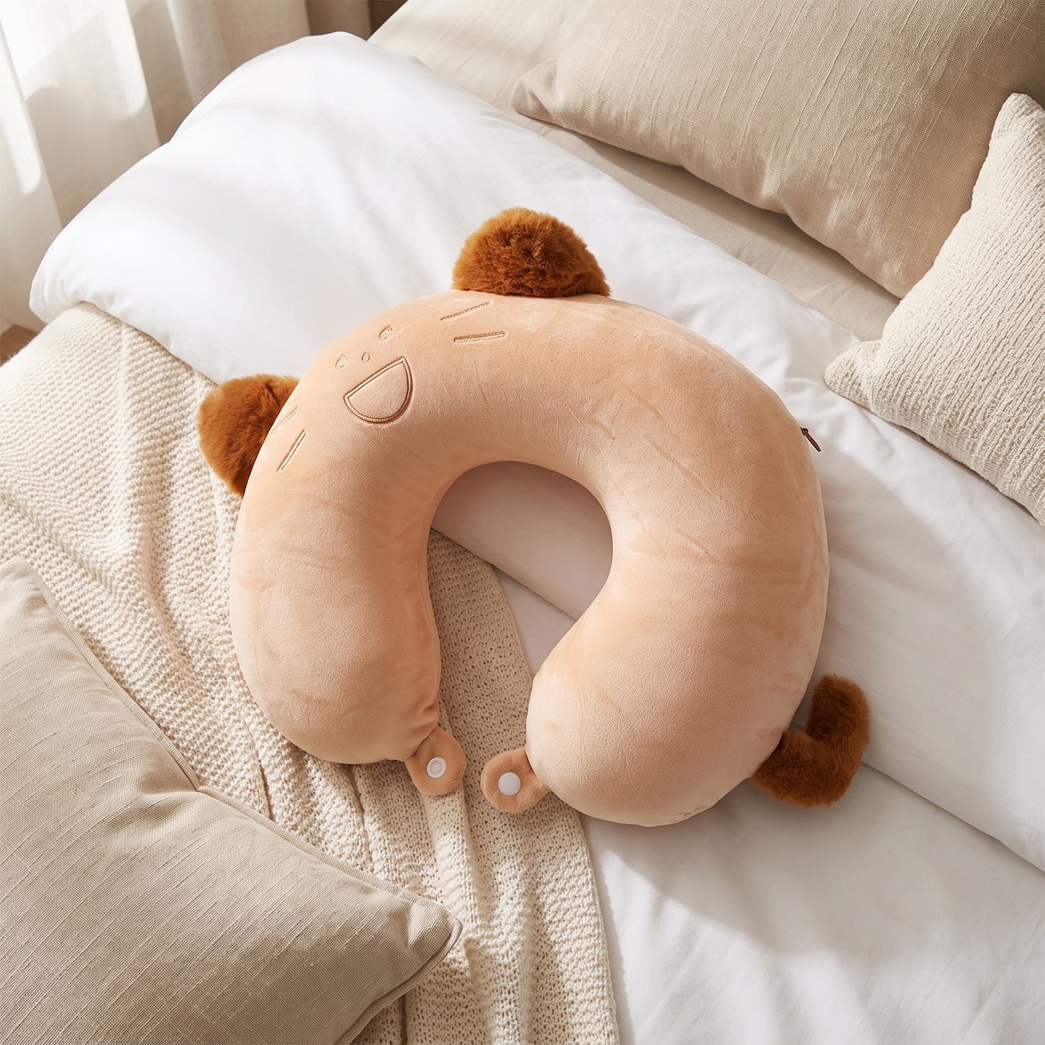 U-Shaped Travel Neck Pillow, Cute Cat Soft Plush Pillow with Ears - Detailed Feature View 2